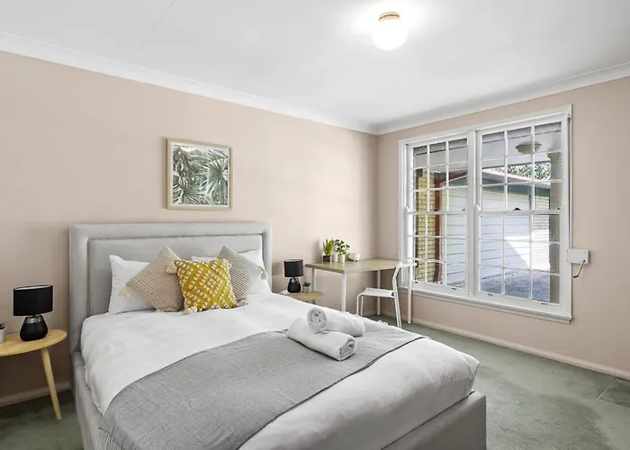 Private Room In Pymble Near Train & Bus Sleeps 2